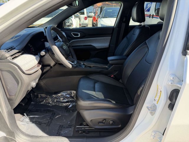 Certified 2023 Jeep Compass Latitude AWD/4WD image 15