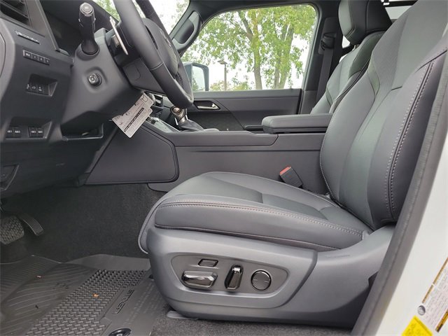 New 2025 Lexus GX 550 image 16