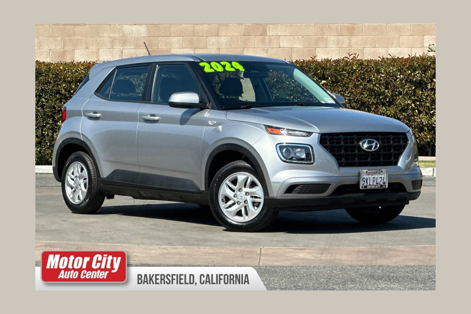 Used 2024 Hyundai Venue SE image 1