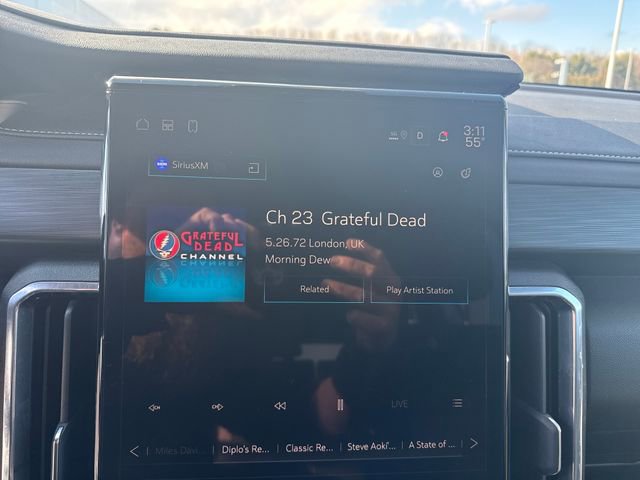 Used 2025 GMC Acadia Elevation AWD/4WD image 17