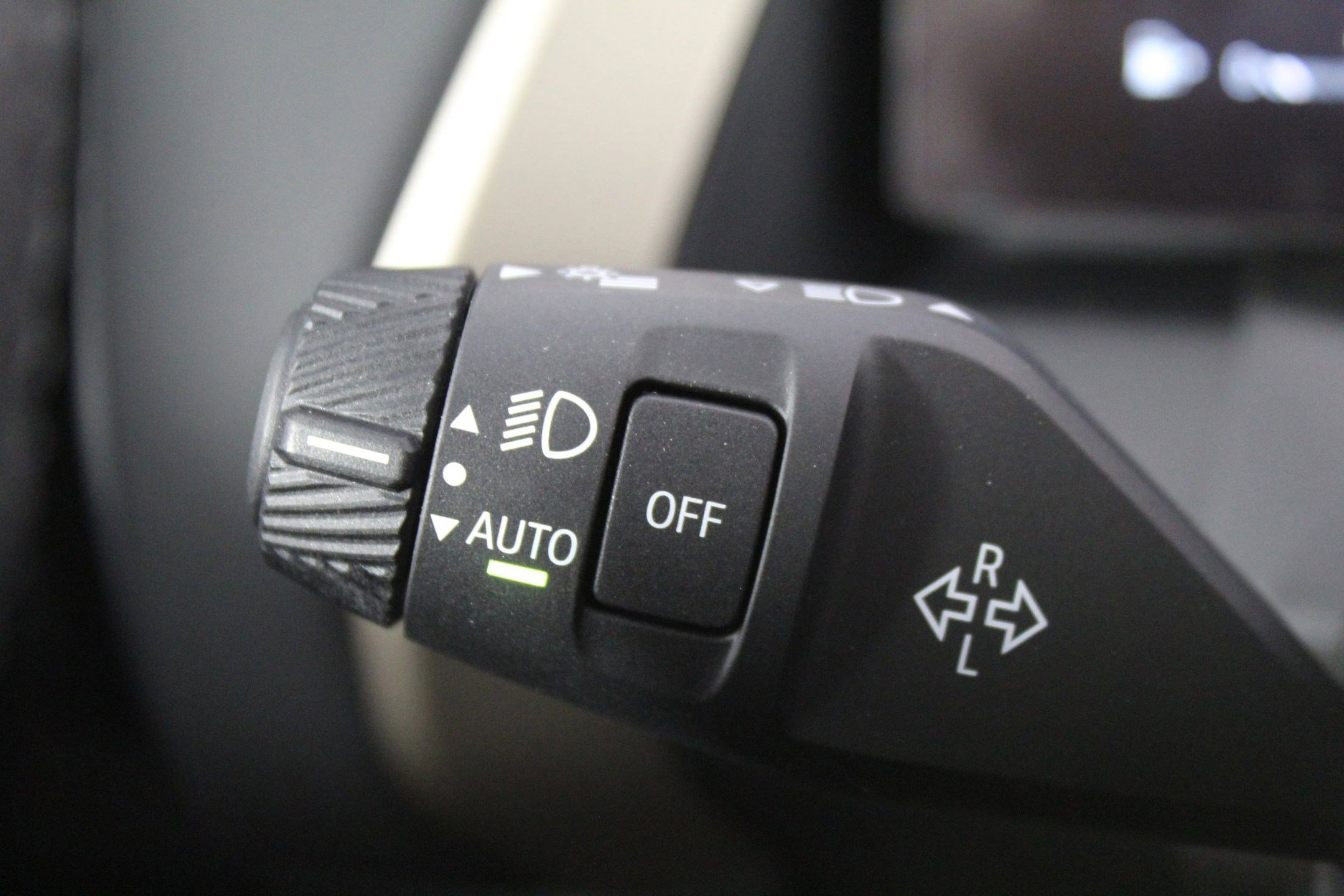 Used 2025 BMW X3 xDrive30i w/ Premium Package image 34