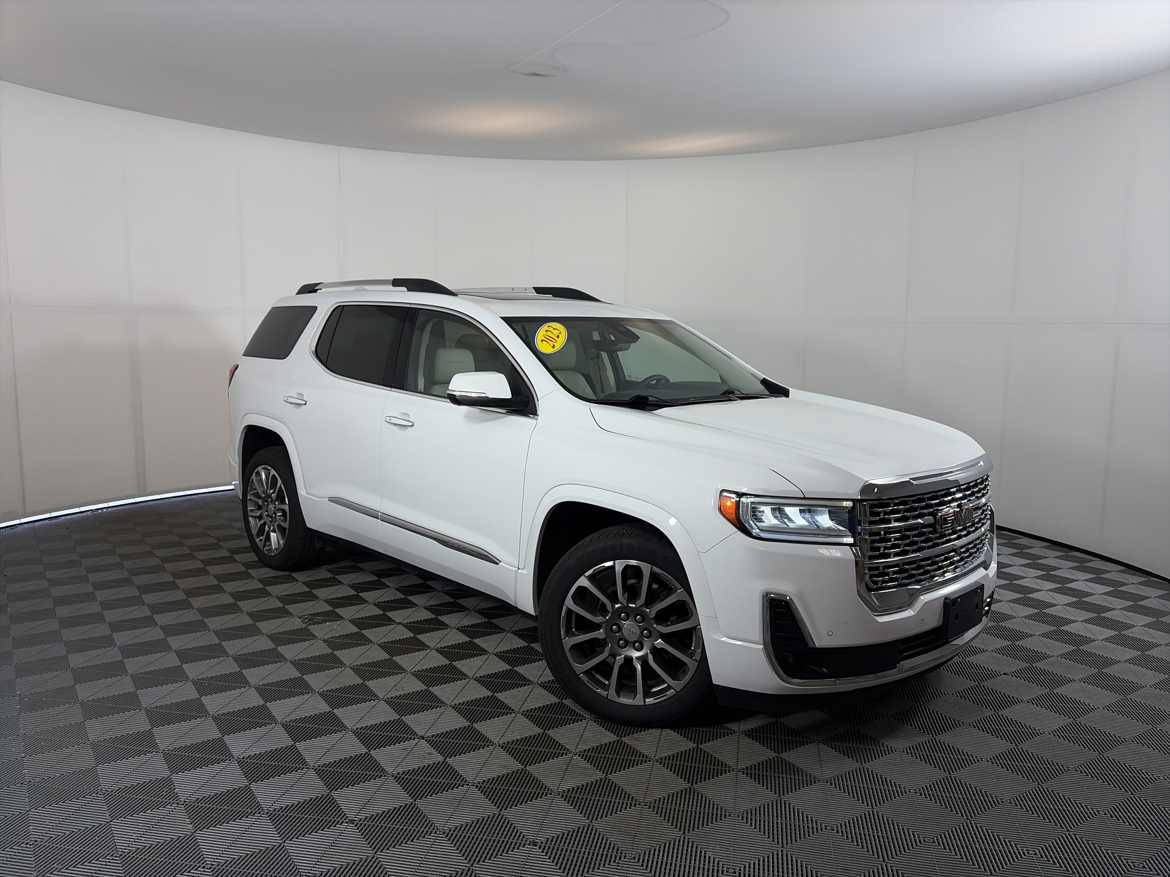 Certified 2023 GMC Acadia Denali w/ Denali Ultimate Package AWD/4WD image 1