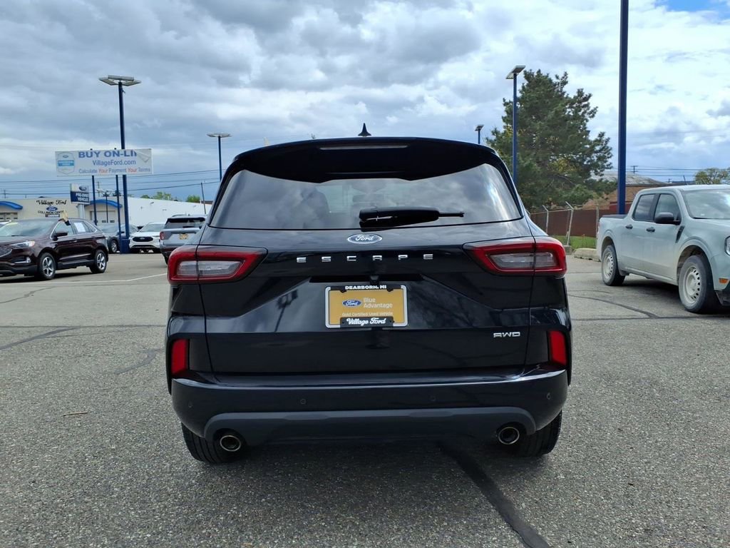Used 2024 Ford Escape ST-Line w/ Tech Pack #1 AWD/4WD image 7