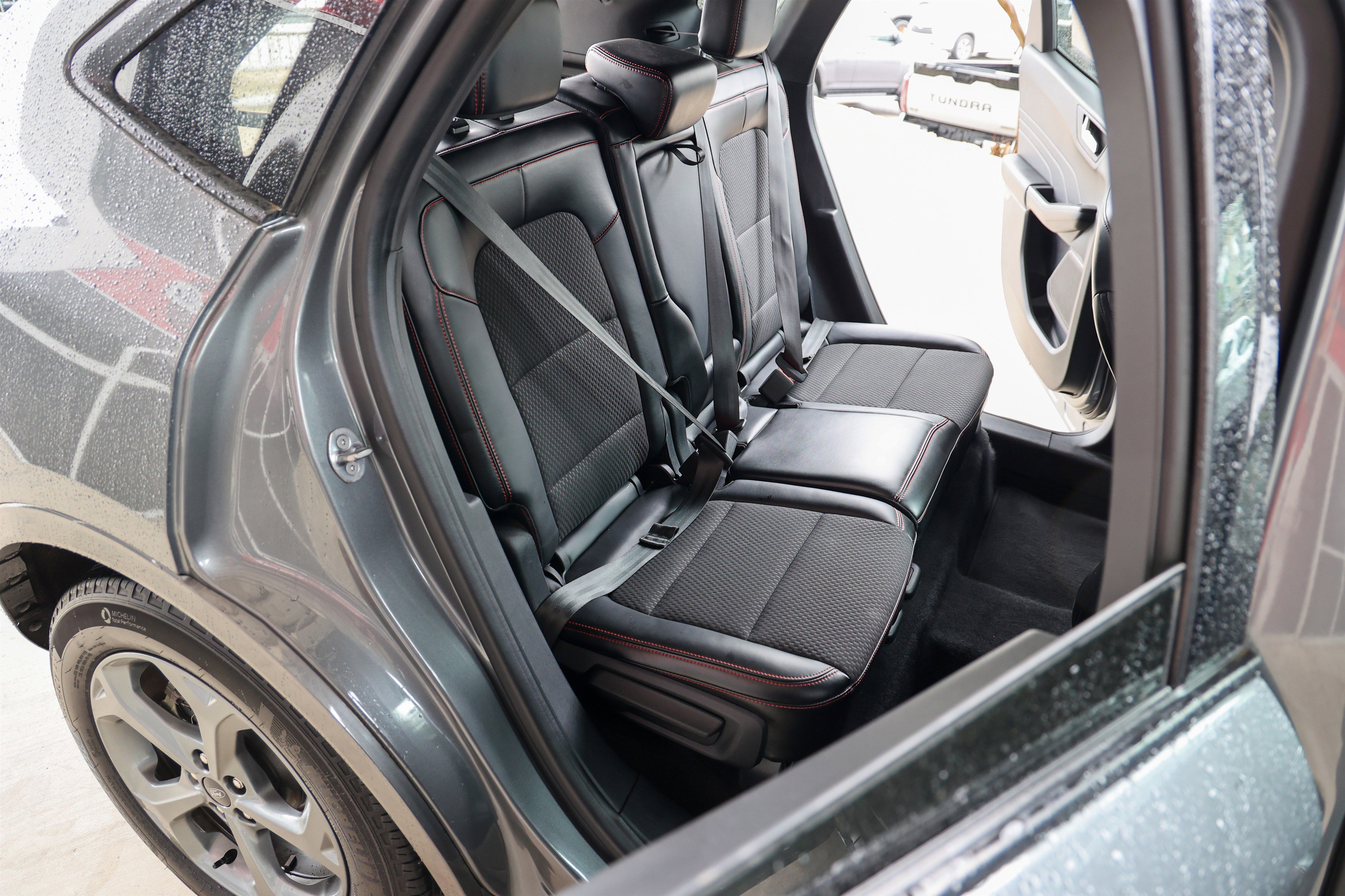 Used 2024 Ford Escape ST-Line image 31