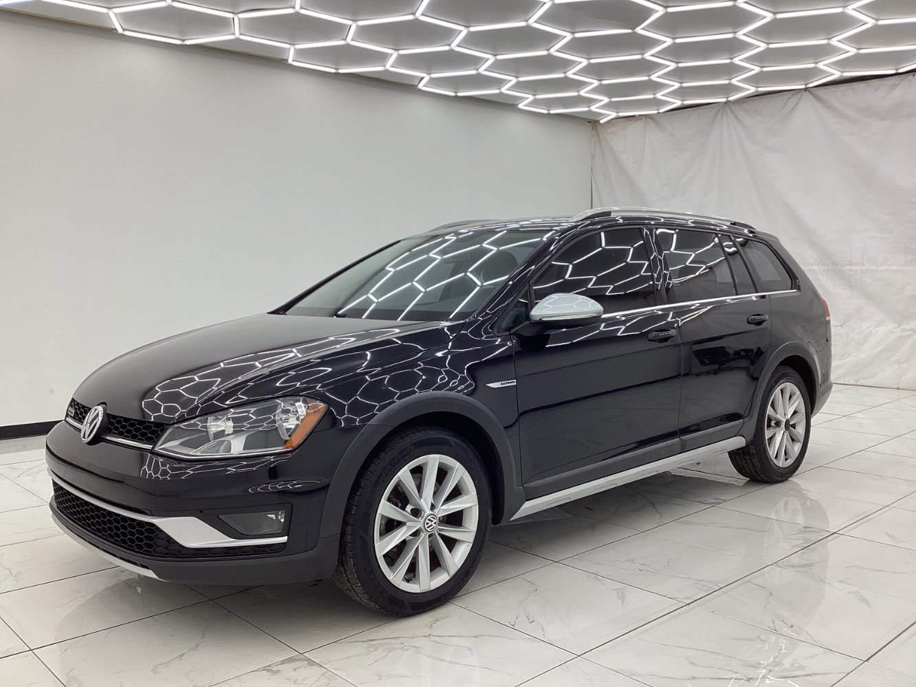 Used 2017 Volkswagen Golf Alltrack S image 6