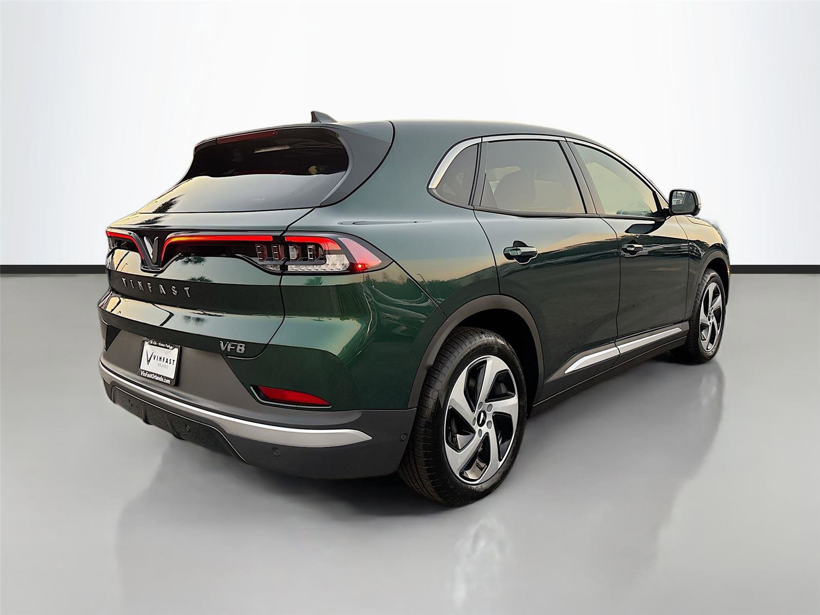 New 2025 VinFast VF 8 Eco image 7