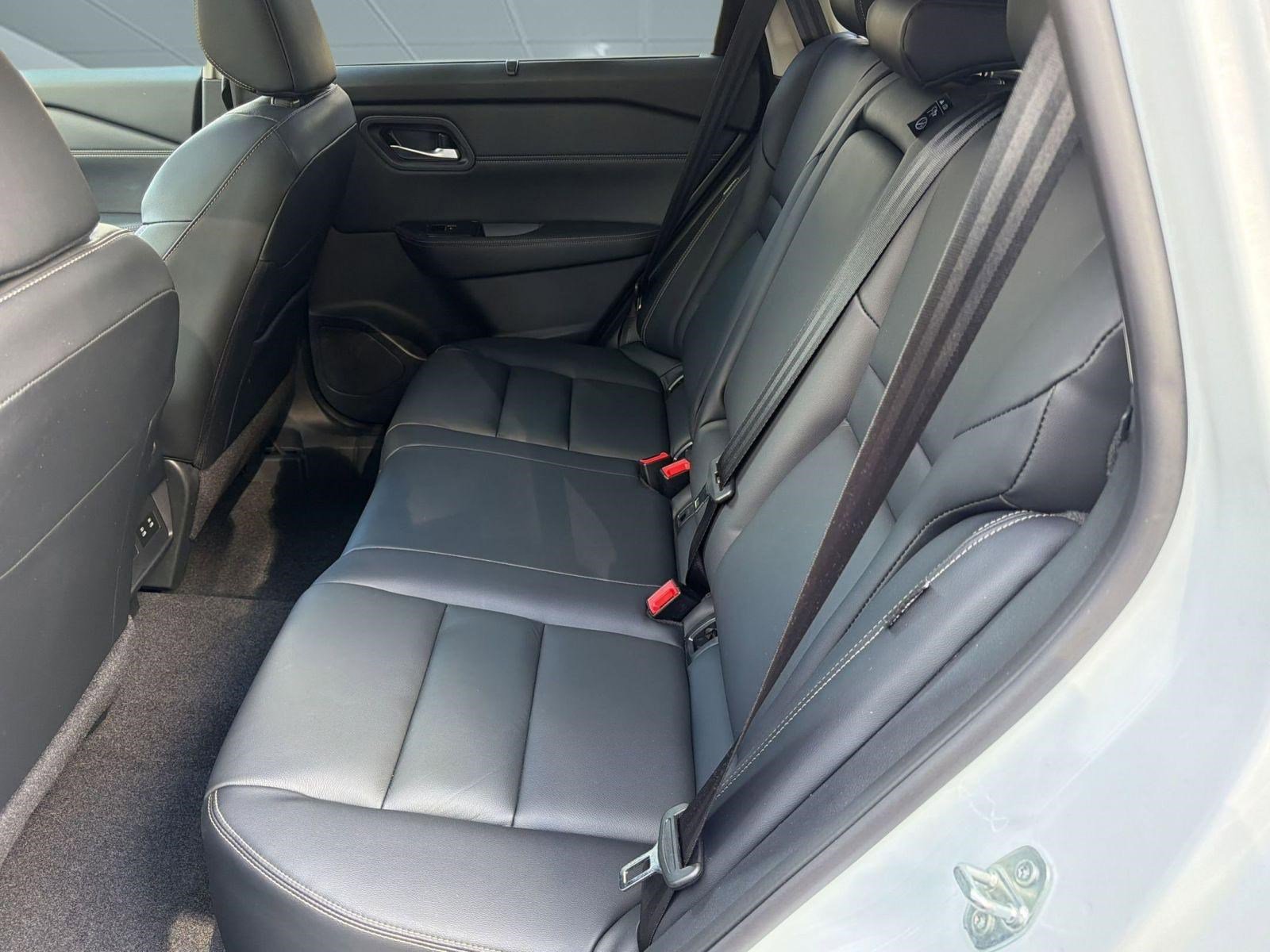 Used 2024 Nissan Rogue SL w/ SL Premium Package image 15