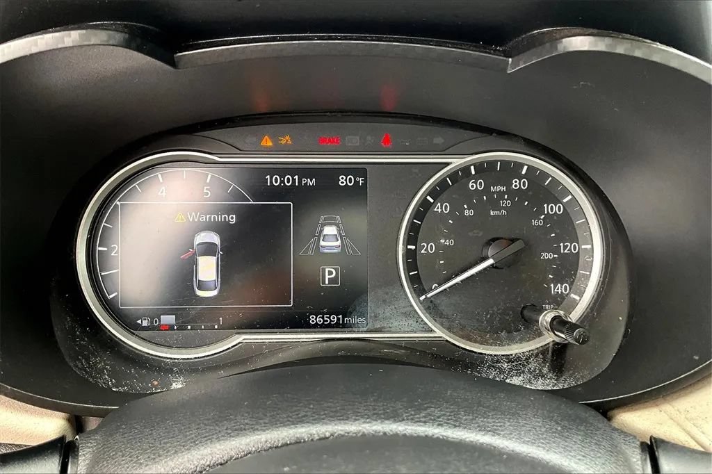Used 2022 Nissan Versa SV w/ Electronics Package FWD image 18