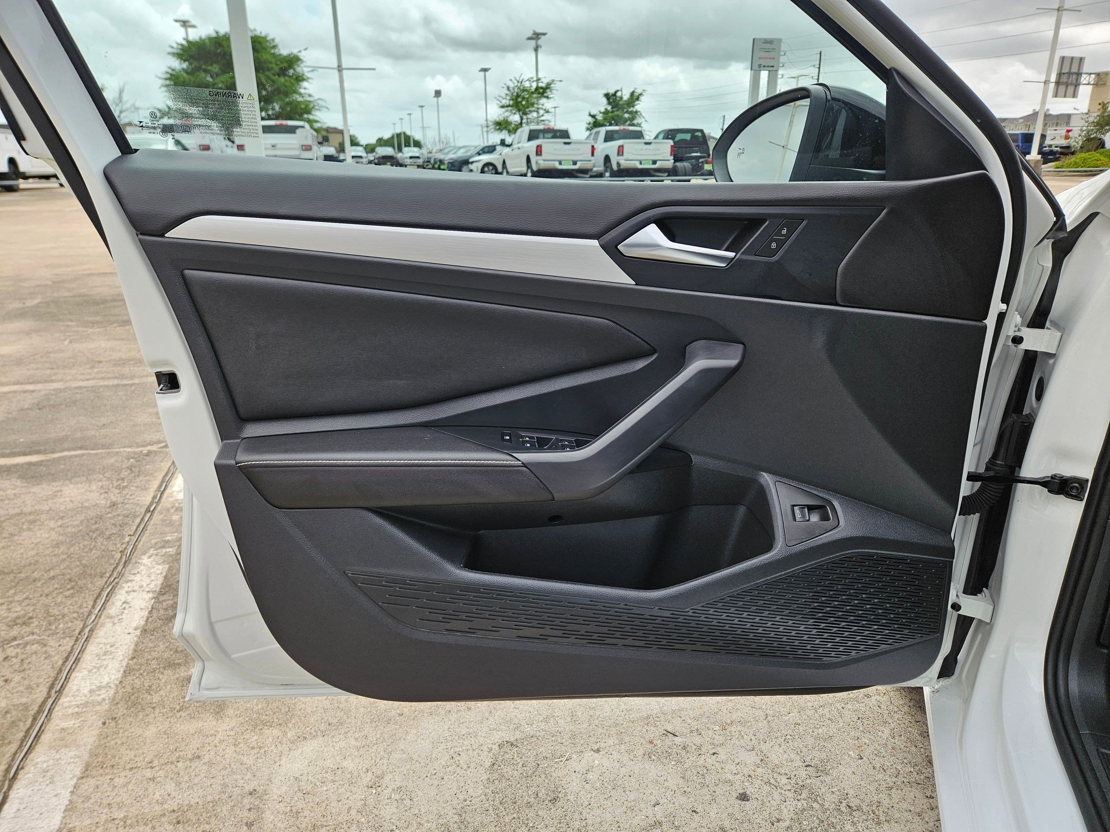 Used 2025 Volkswagen Jetta Sport image 12