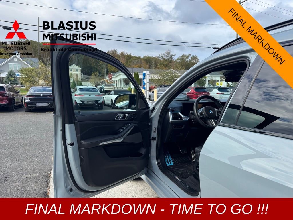 Used 2025 BMW X7 M60i w/ Climate Comfort Package image 8