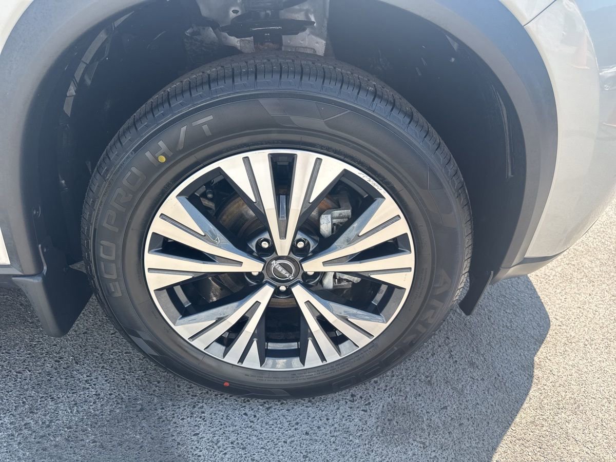 Used 2023 Nissan Rogue SV image 10
