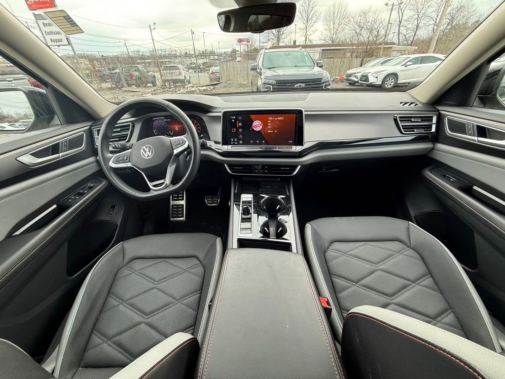 Used 2024 Volkswagen Atlas Peak Edition SE image 10