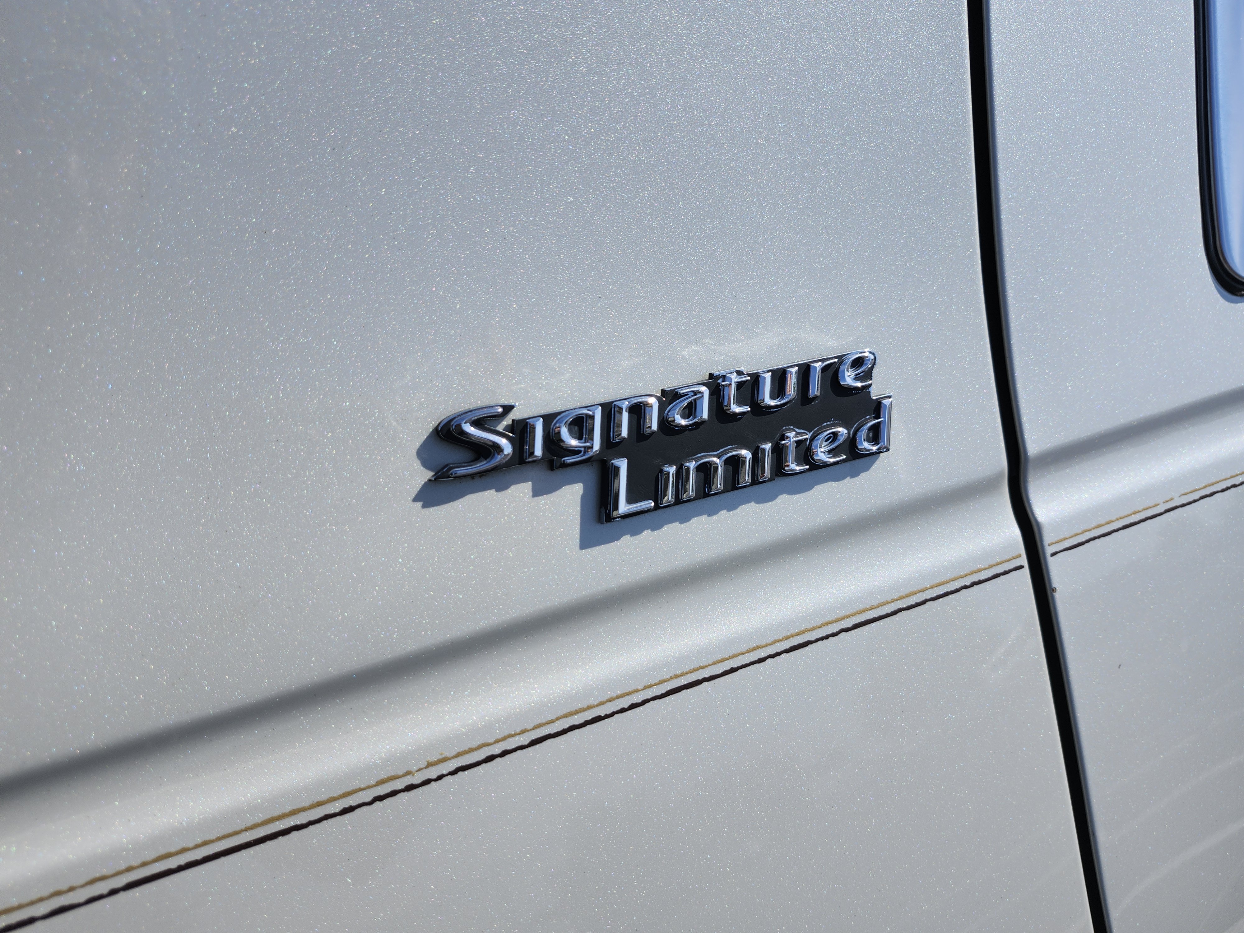 Used 2005 Lincoln Town Car Signature Limited RWD image 20