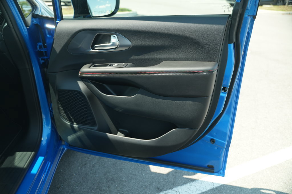 New 2027 Chrysler Pacifica Select FWD image 18