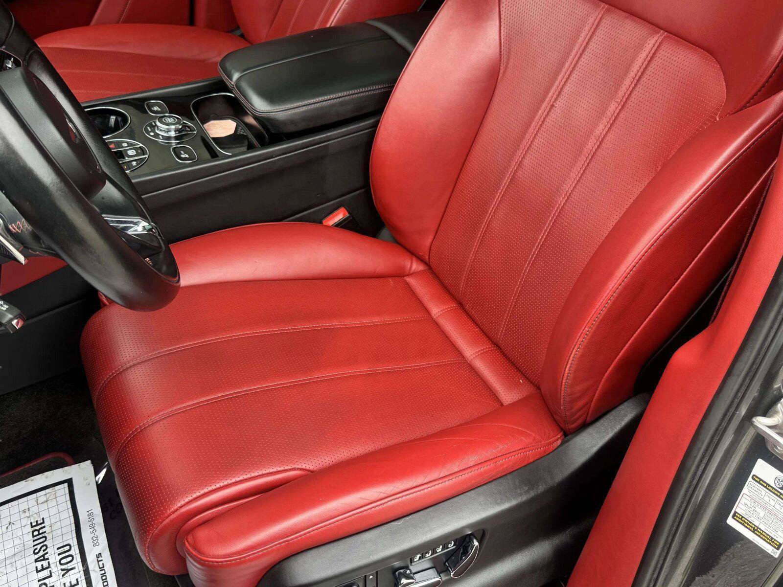 Used 2018 Bentley Bentayga AWD/4WD image 28