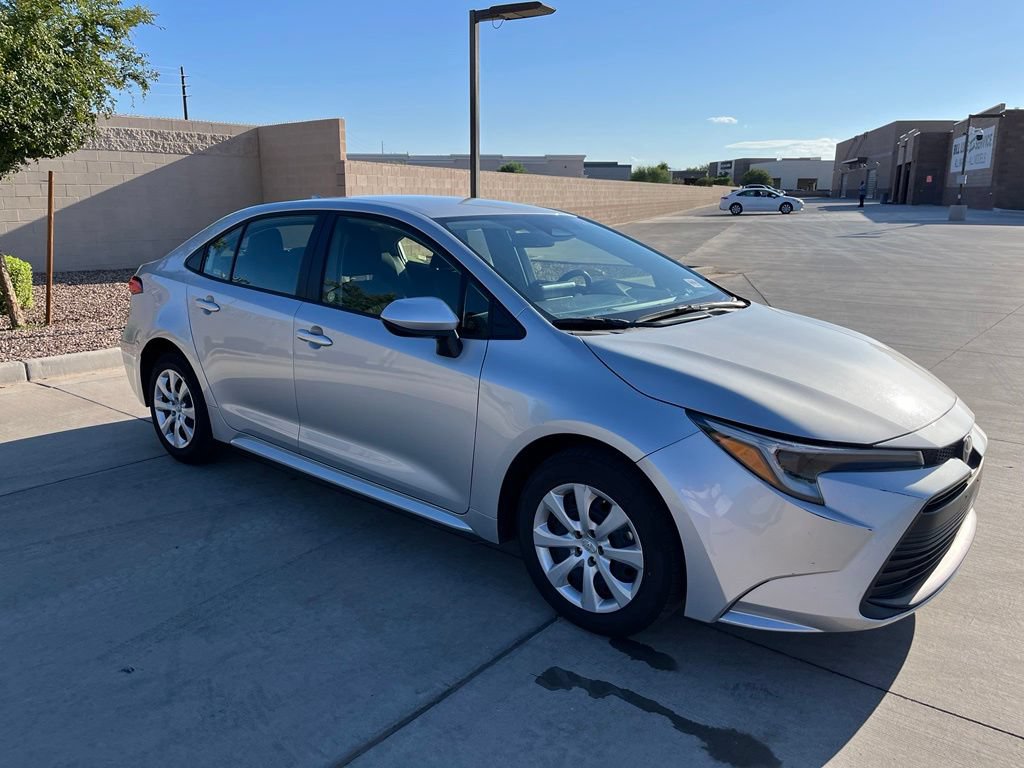 Used 2026 Toyota Corolla LE FWD image 4