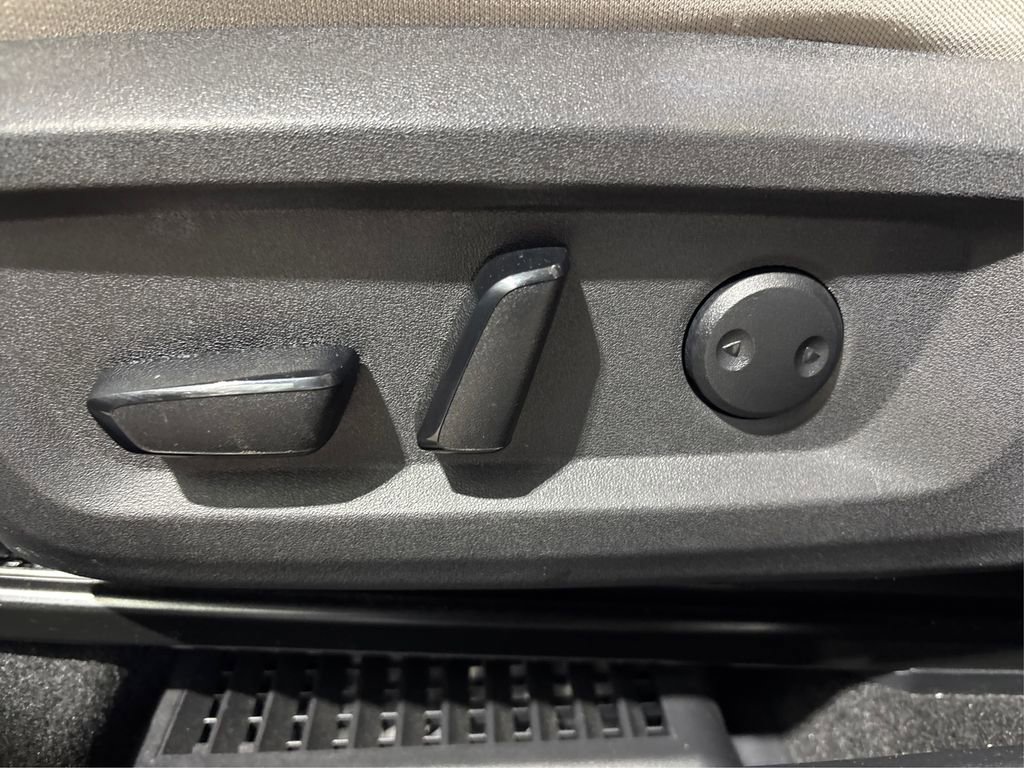 Used 2023 Nissan Rogue SV image 34