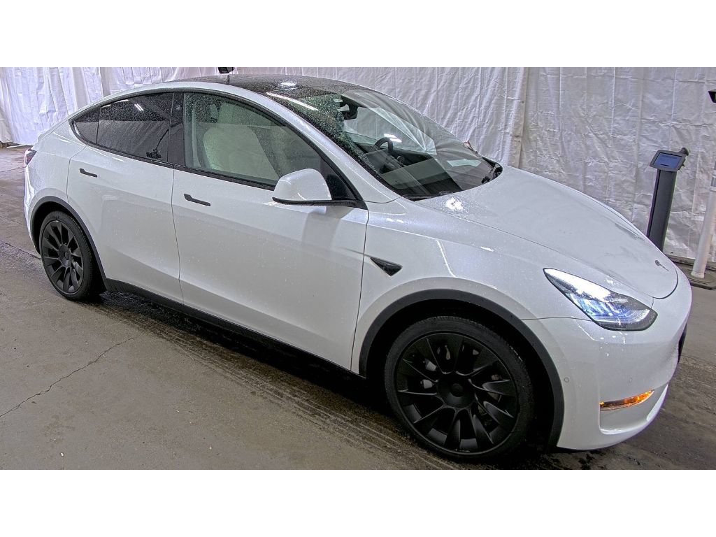 Used 2022 Tesla Model Y Long Range AWD/4WD image 1