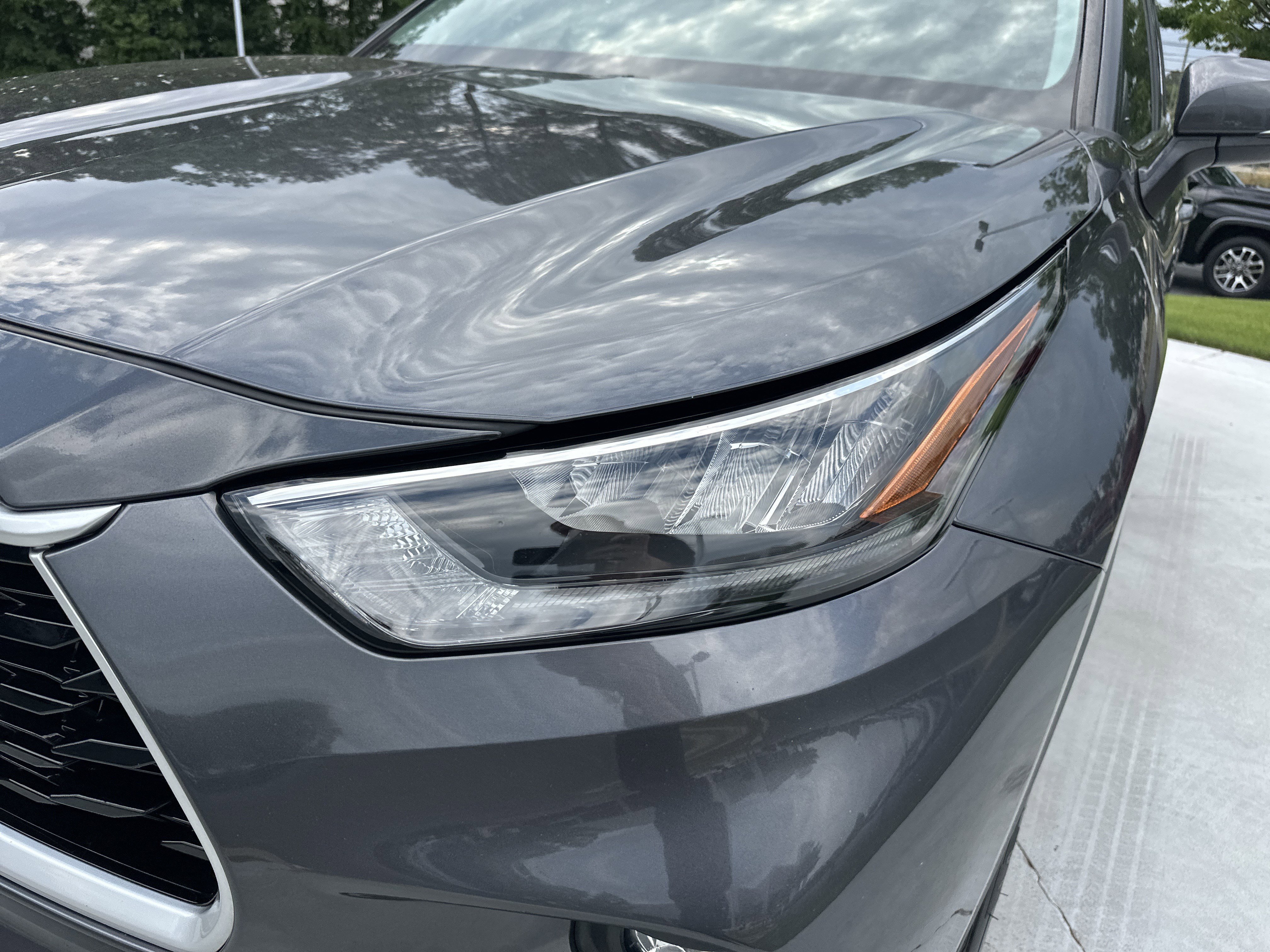 Used 2020 Toyota Highlander XLE AWD/4WD image 6