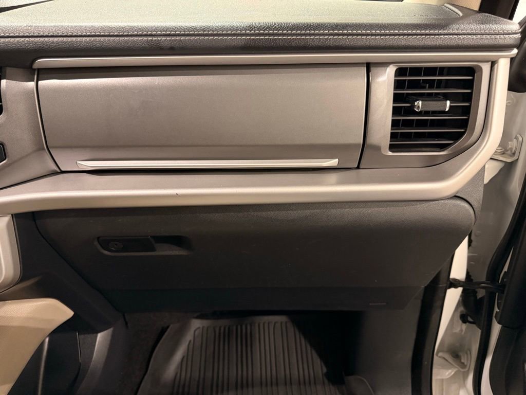 Used 2022 Ford Expedition XLT image 32