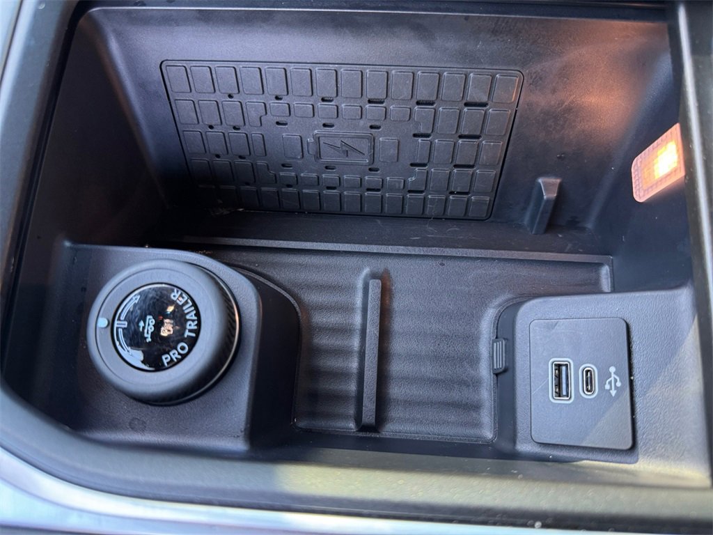 Used 2025 Ford Expedition Platinum w/ Stealth Appearance Package image 27