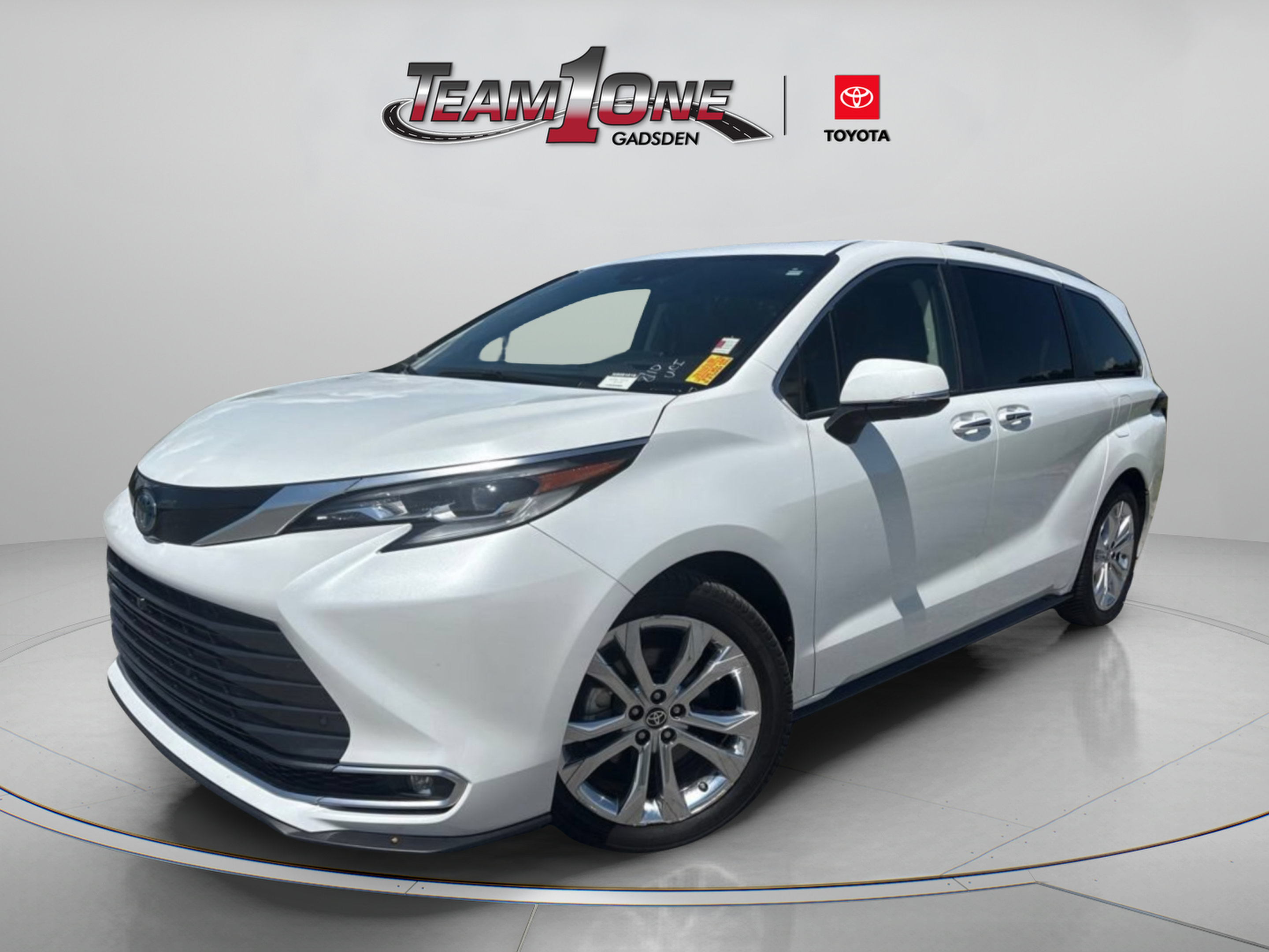 Used 2022 Toyota Sienna Platinum FWD image 4