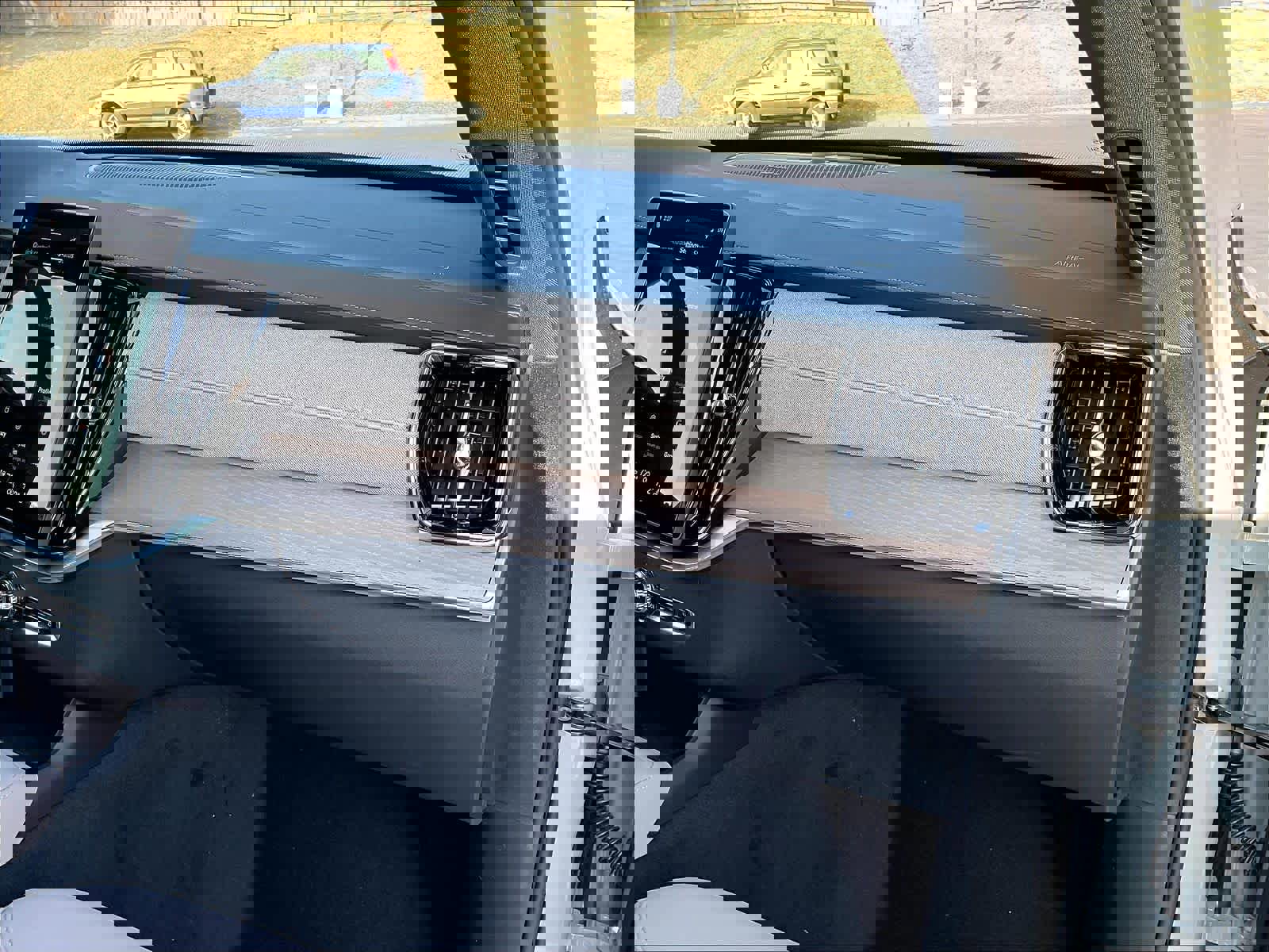 New 2026 Volvo XC90 T8 Plus w/ Protection Package Premier image 29