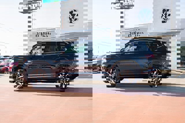 New 2025 Volkswagen Atlas SEL Premium R-Line image 3