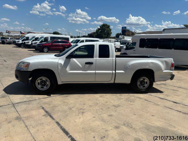 Used 2006 Mitsubishi Raider LS image 4