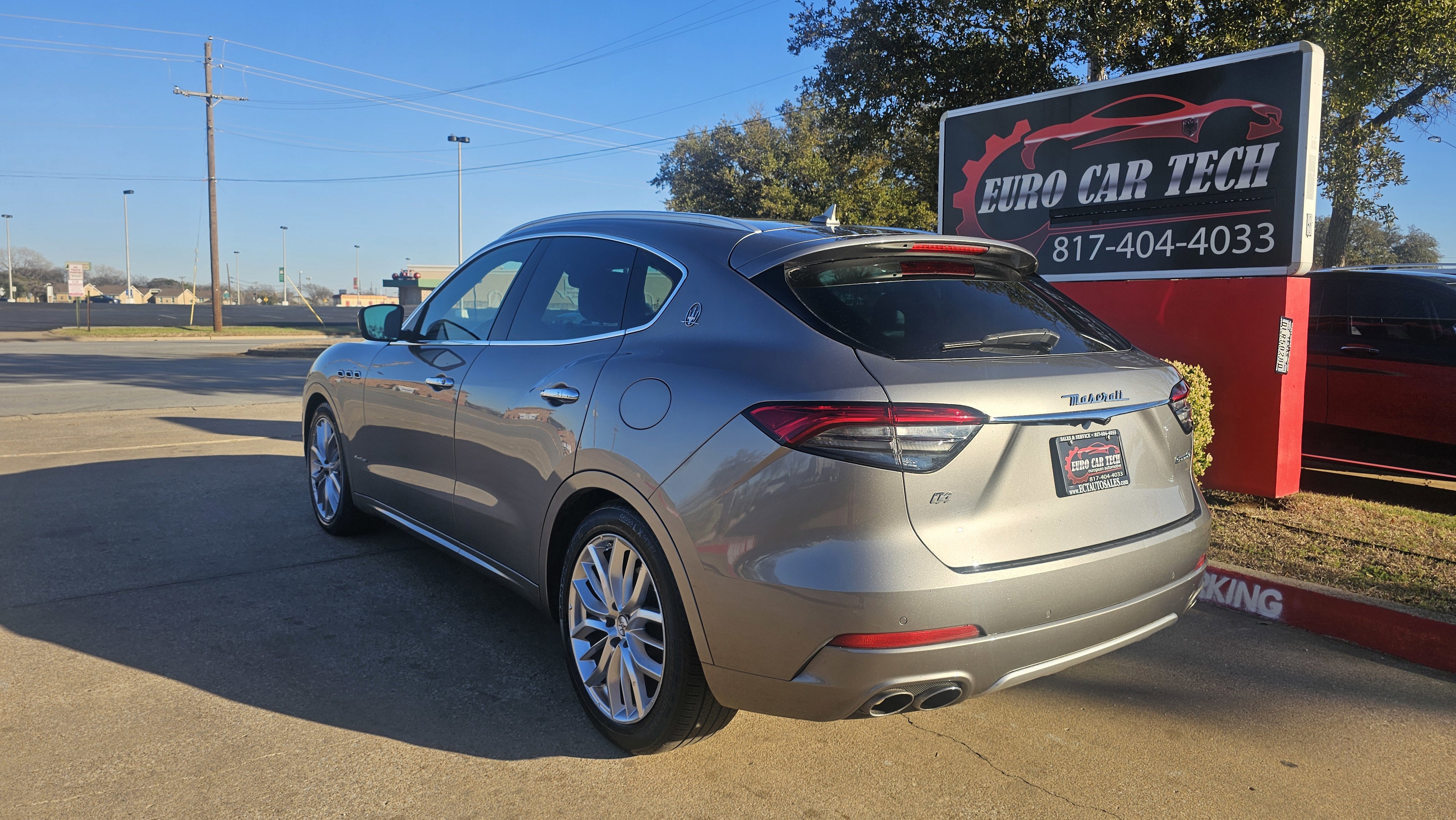 Used 2021 Maserati Levante GranLusso image 3