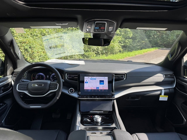 New 2025 Jeep Wagoneer L Series II w/ Premium Group I image 11