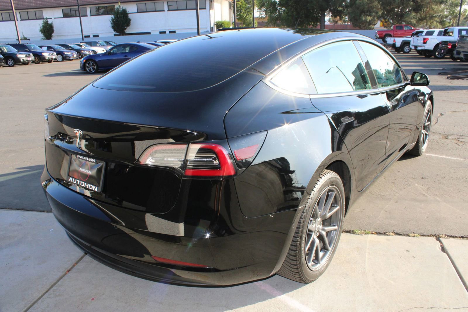 Used 2022 Tesla Model 3 Standard Range image 9