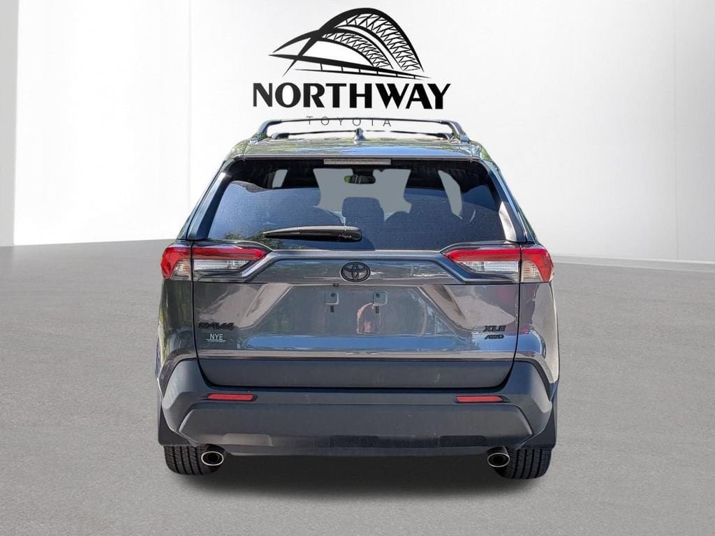 Used 2023 Toyota RAV4 XLE Premium AWD/4WD image 4