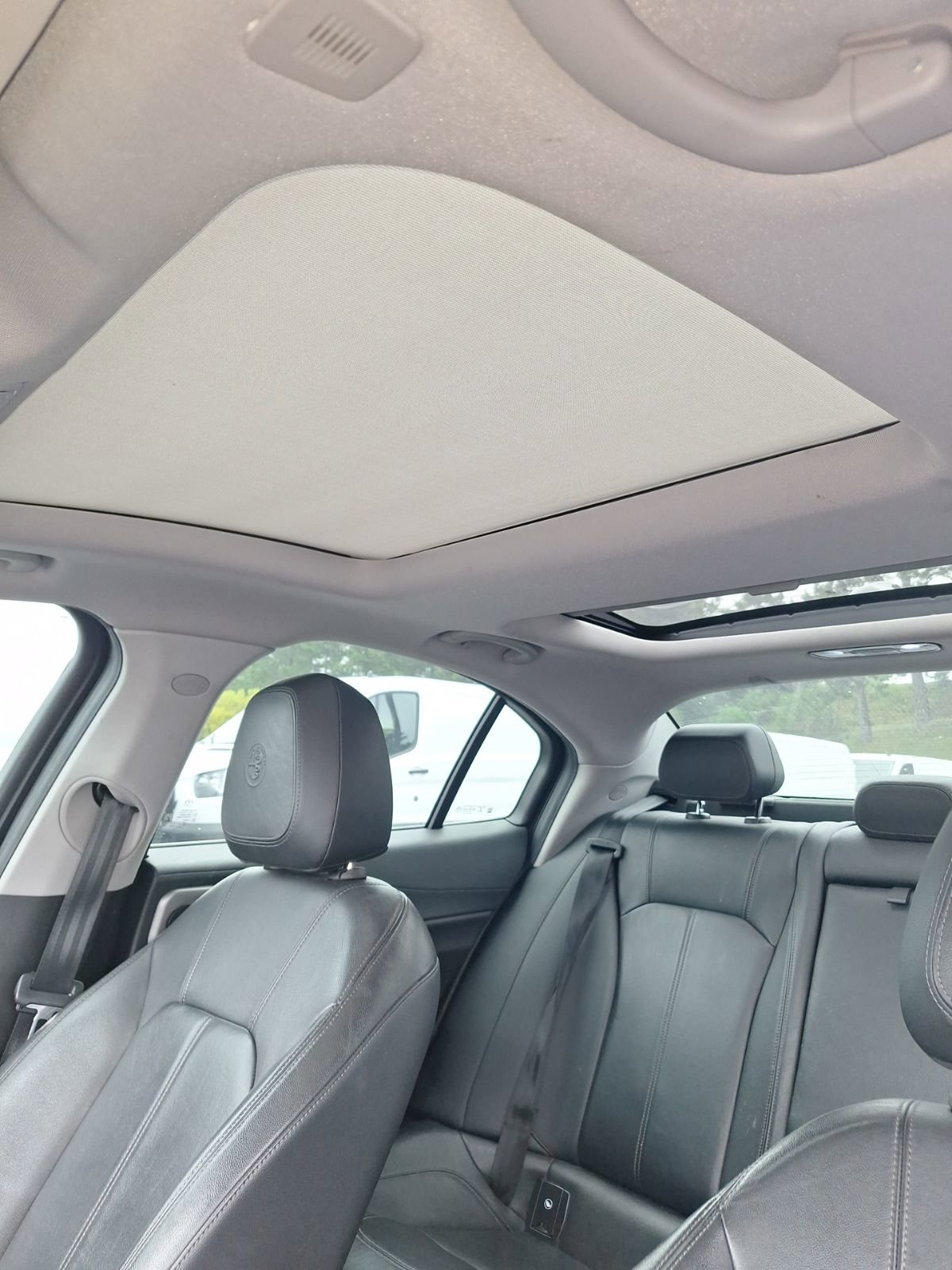 Used 2018 Alfa Romeo Giulia image 16