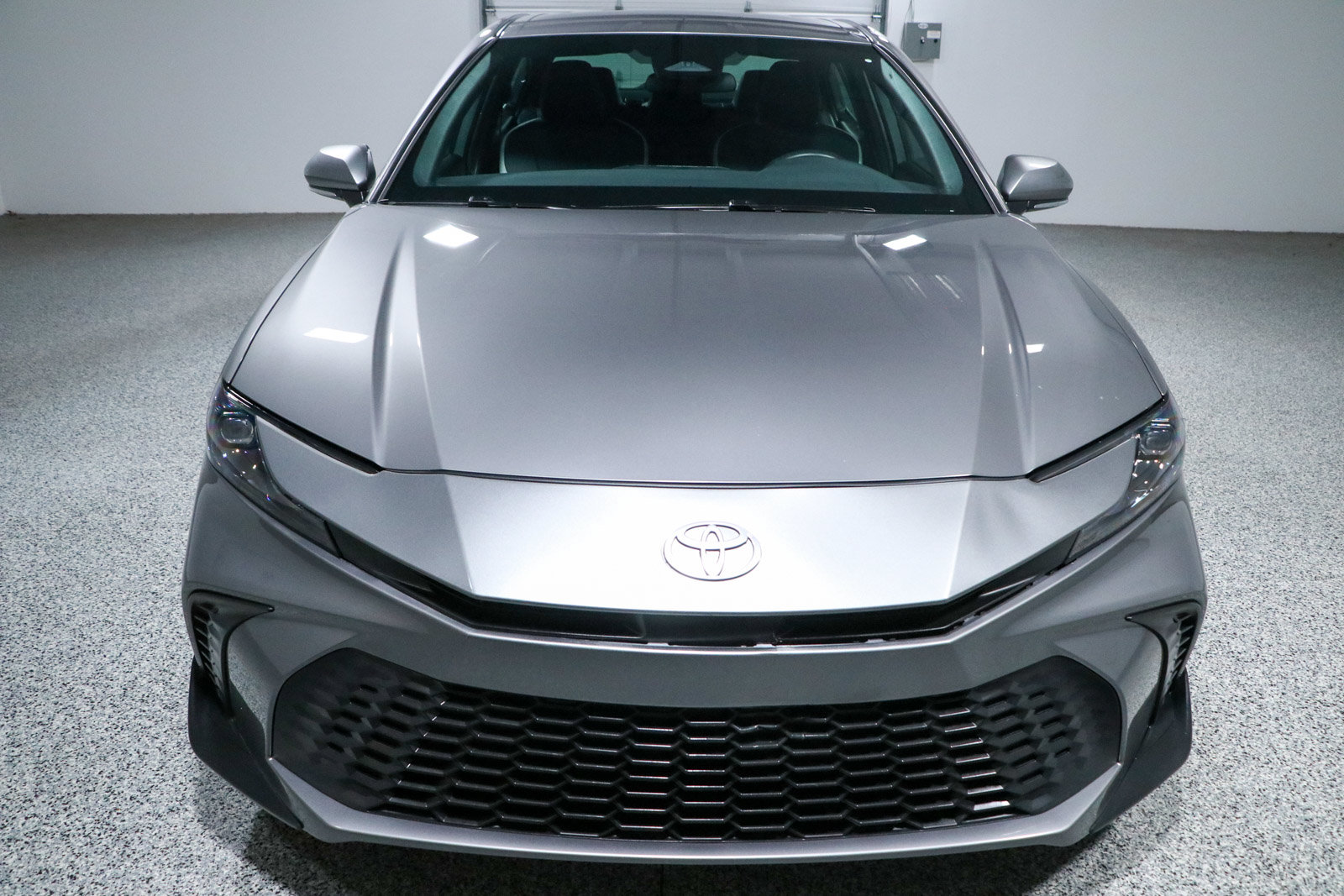 Used 2025 Toyota Camry SE FWD image 4