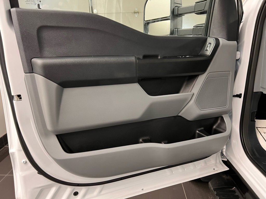 New 2026 Ford F550 4x4 Regular Cab Super Duty image 28