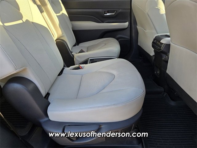 Used 2024 Toyota Grand Highlander Platinum image 17