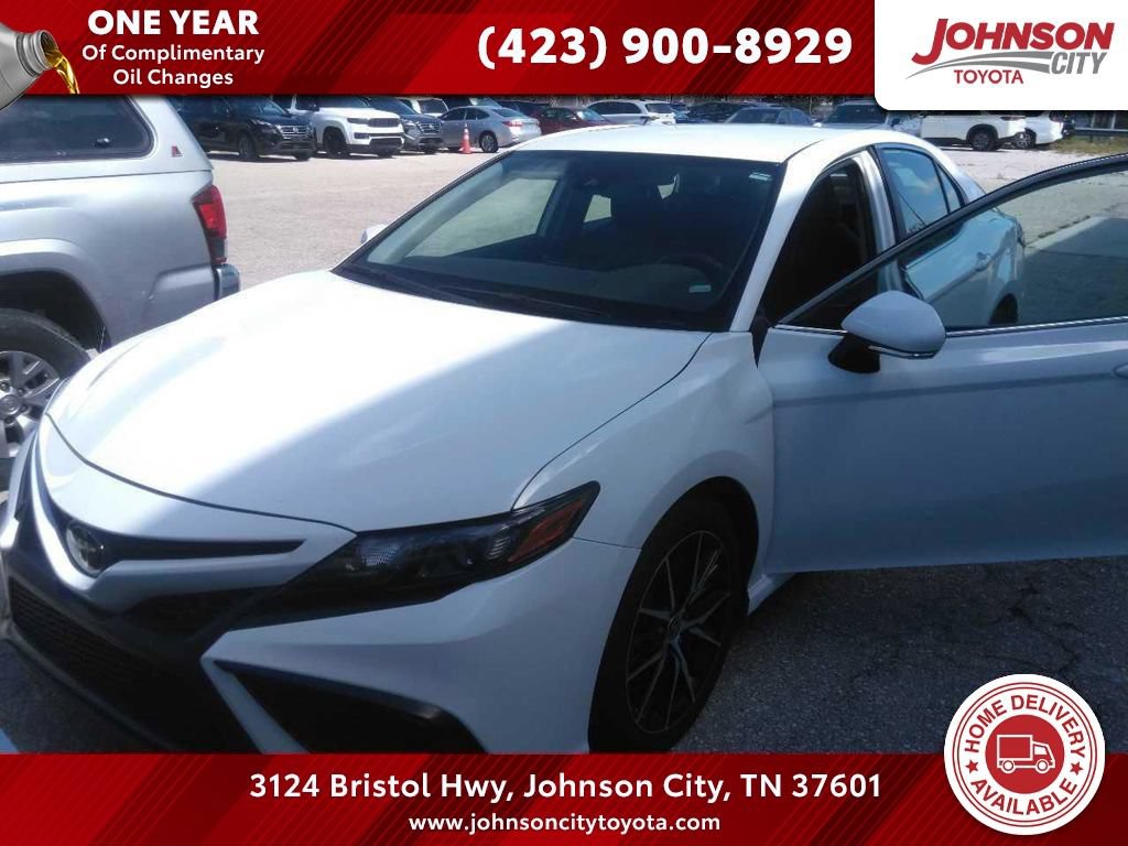 Used 2024 Toyota Camry SE FWD image 1
