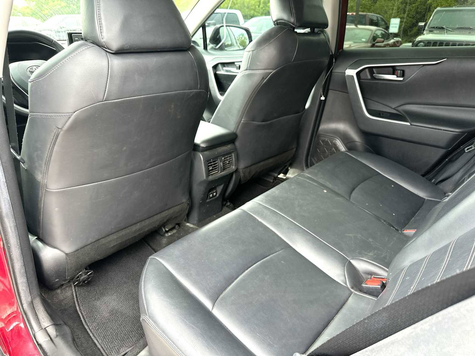 Used 2020 Toyota RAV4 XLE Premium image 24