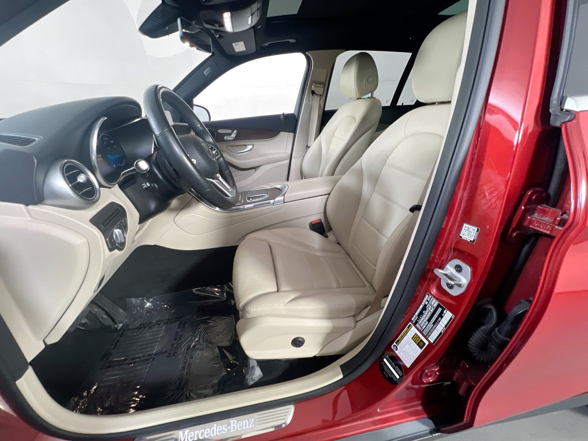Used 2021 Mercedes-Benz GLC 300 4MATIC w/ Premium Package image 20