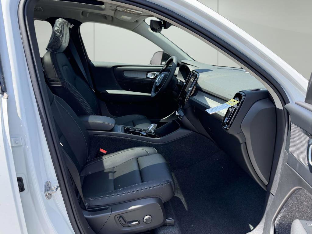 New 2026 Volvo XC40 B5 Plus w/ Protection Package Premier AWD/4WD image 11