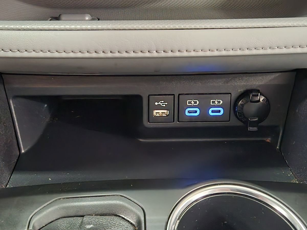 Used 2022 Toyota Highlander XLE FWD image 39