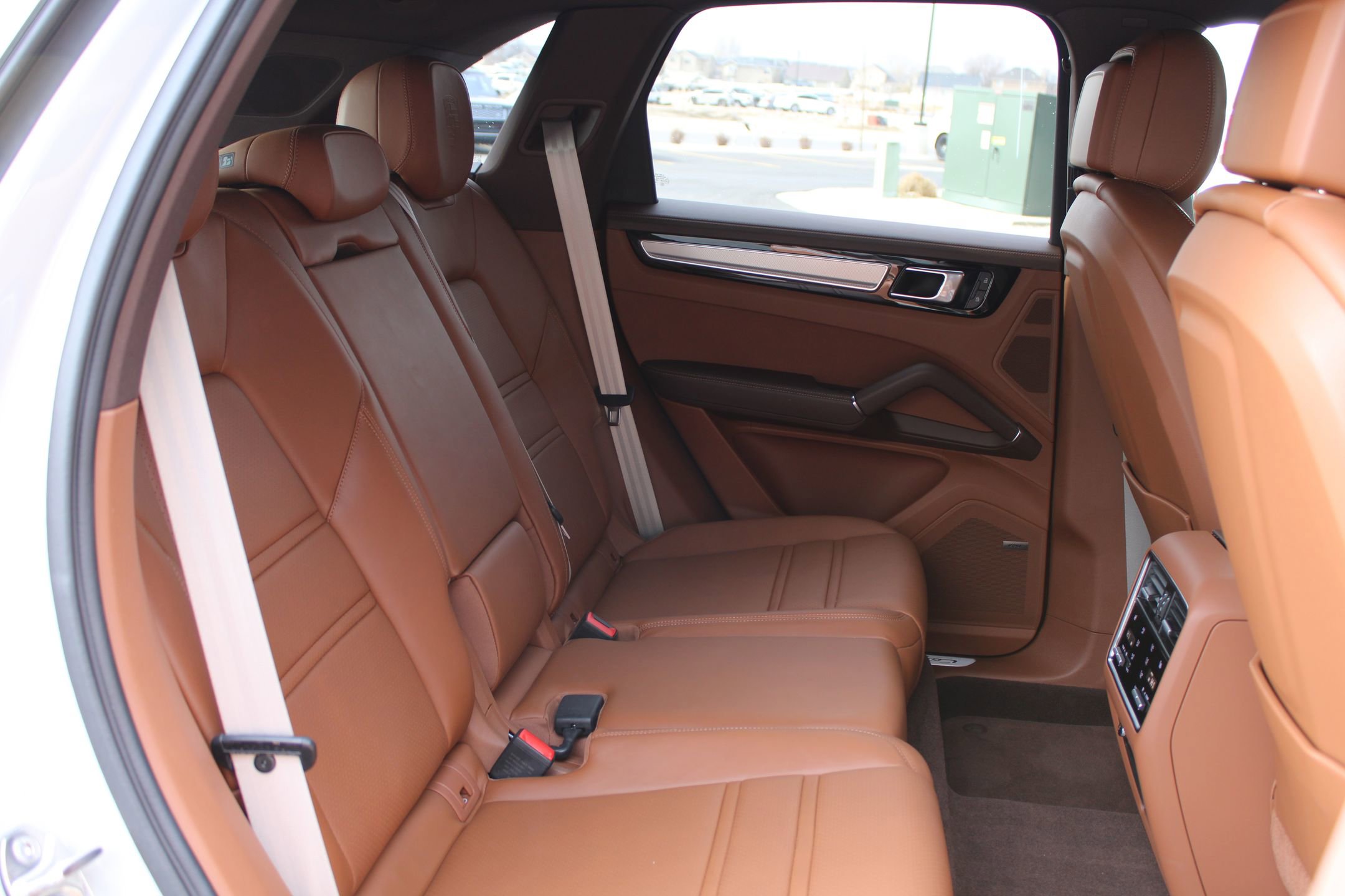 Certified 2023 Porsche Cayenne Platinum Edition image 26