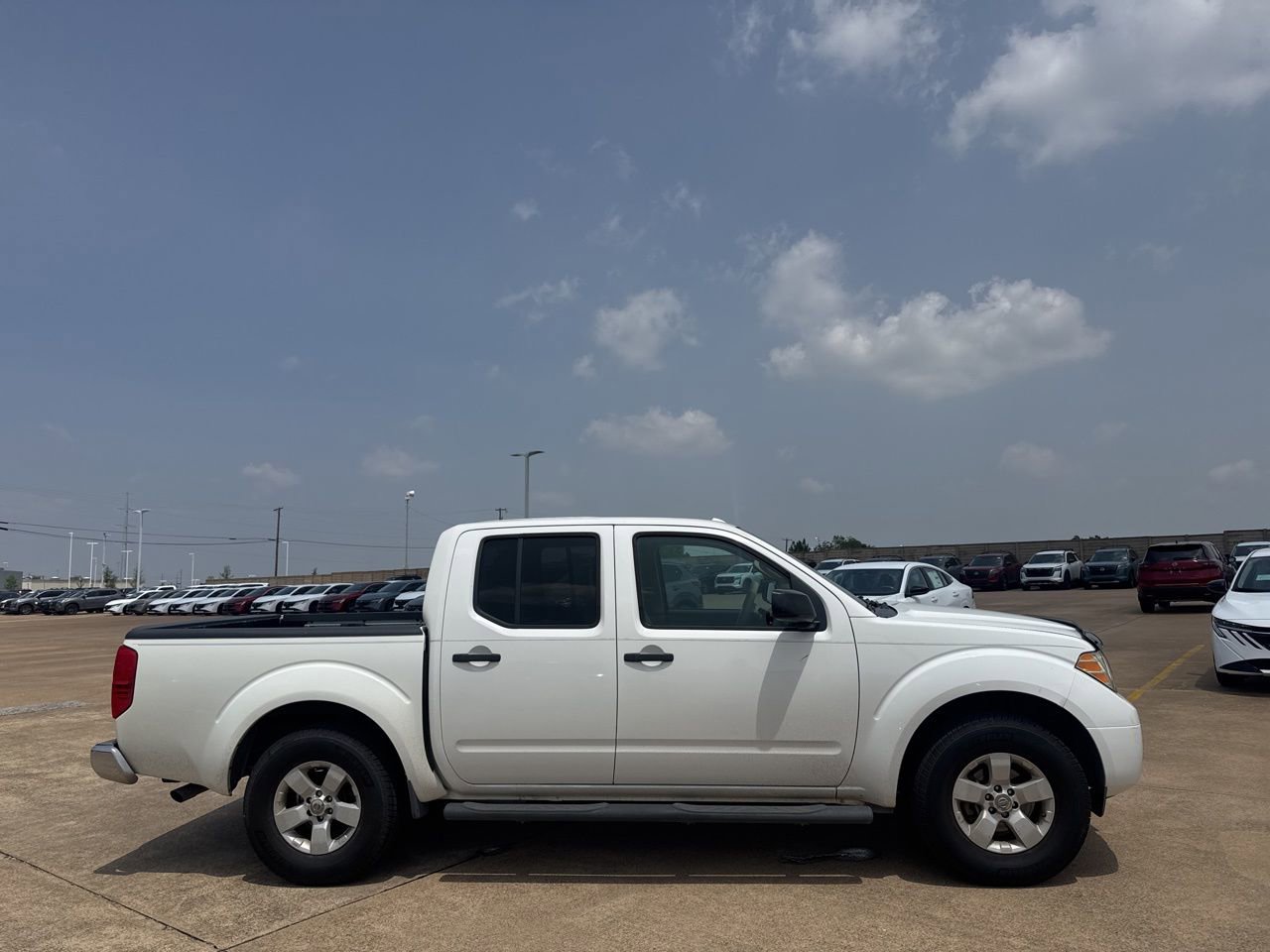 Used 2013 Nissan Frontier SV w/ SV Value Truck Pkg RWD image 24