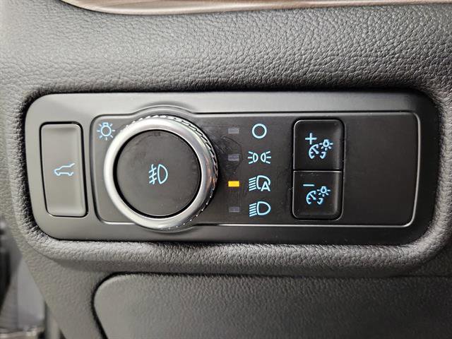 Used 2022 Ford Explorer Limited w/ Equipment Group 301A AWD/4WD image 22