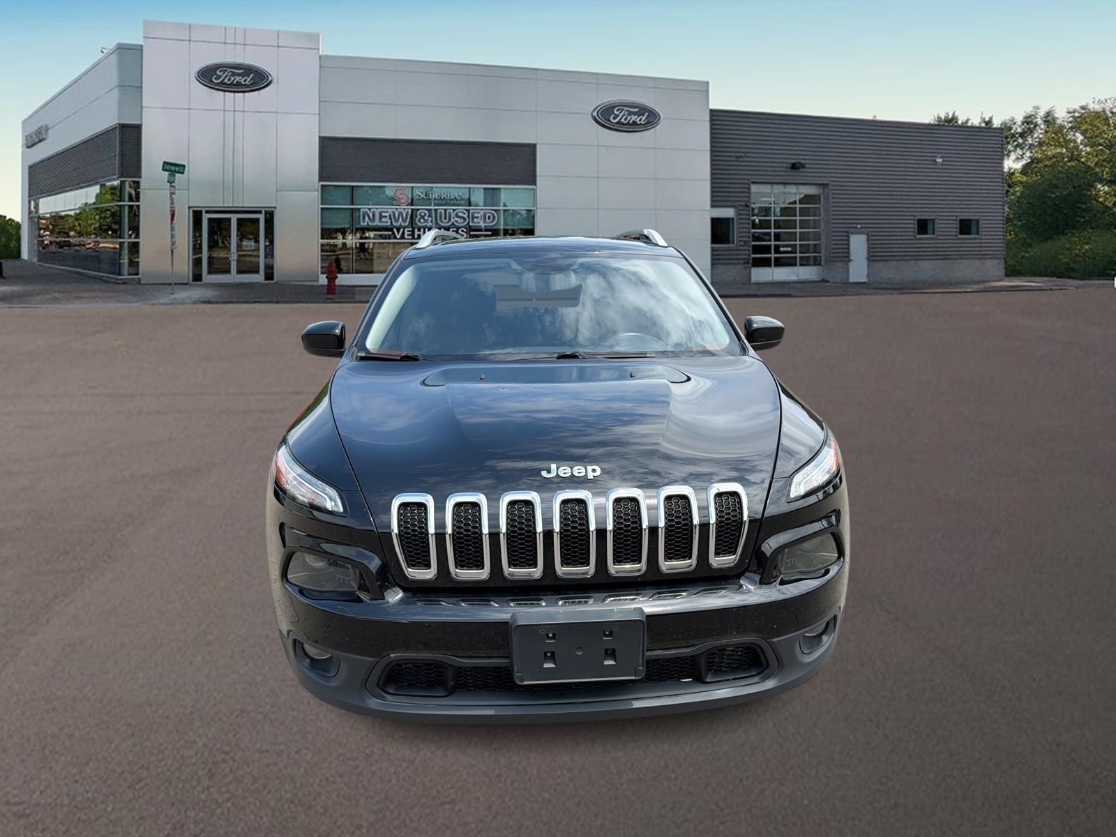 Used 2017 Jeep Cherokee Latitude w/ Cold Weather Group AWD/4WD image 3