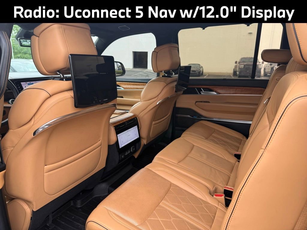 Used 2022 Jeep Grand Wagoneer Series III w/ Rear Seat Video Group 1 AWD/4WD image 9