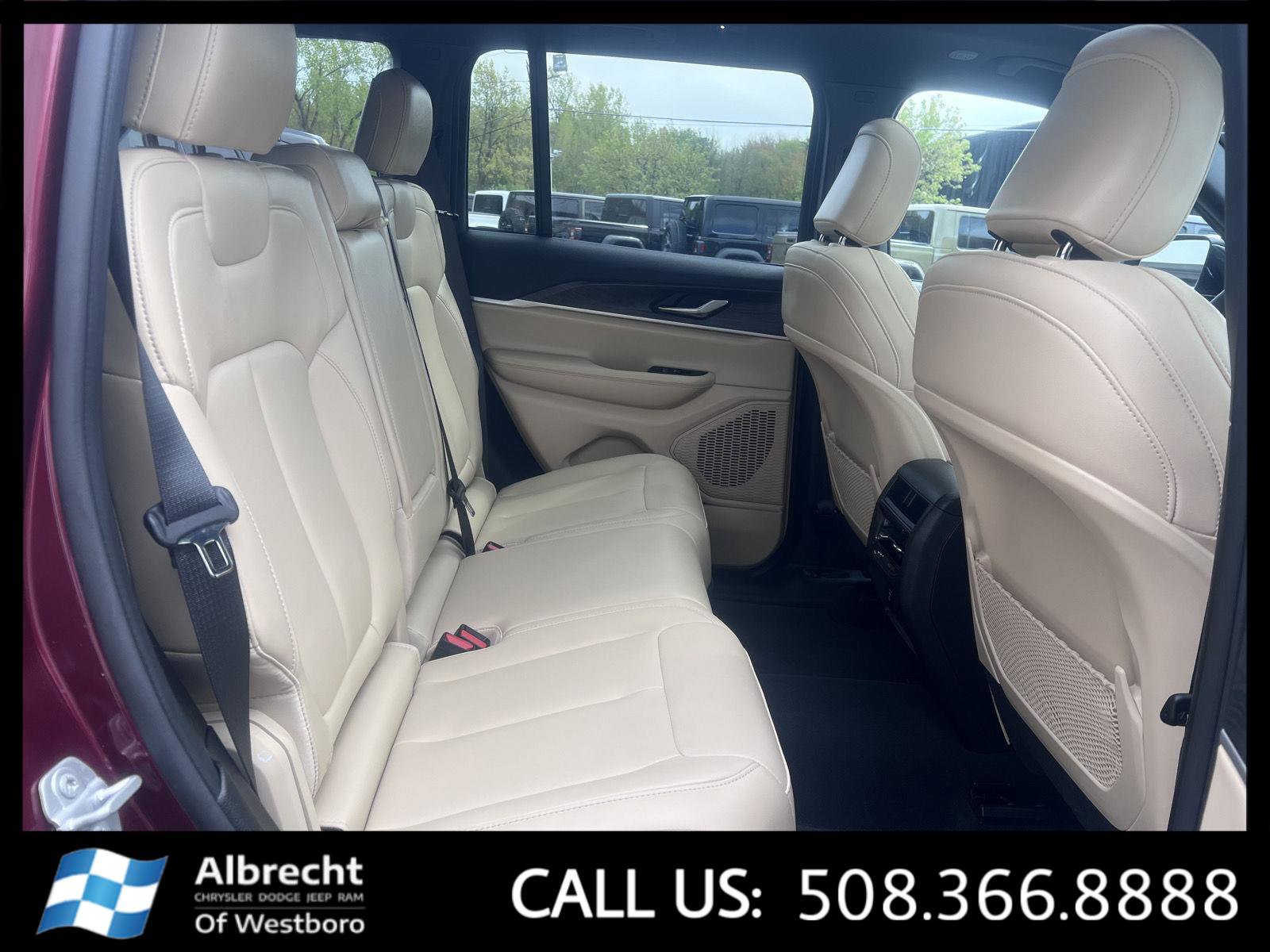 Used 2025 Jeep Grand Cherokee Limited AWD/4WD image 17