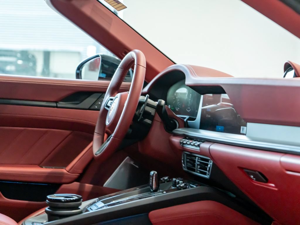 Certified 2026 Porsche 911 Targa 4 GTS AWD/4WD image 28
