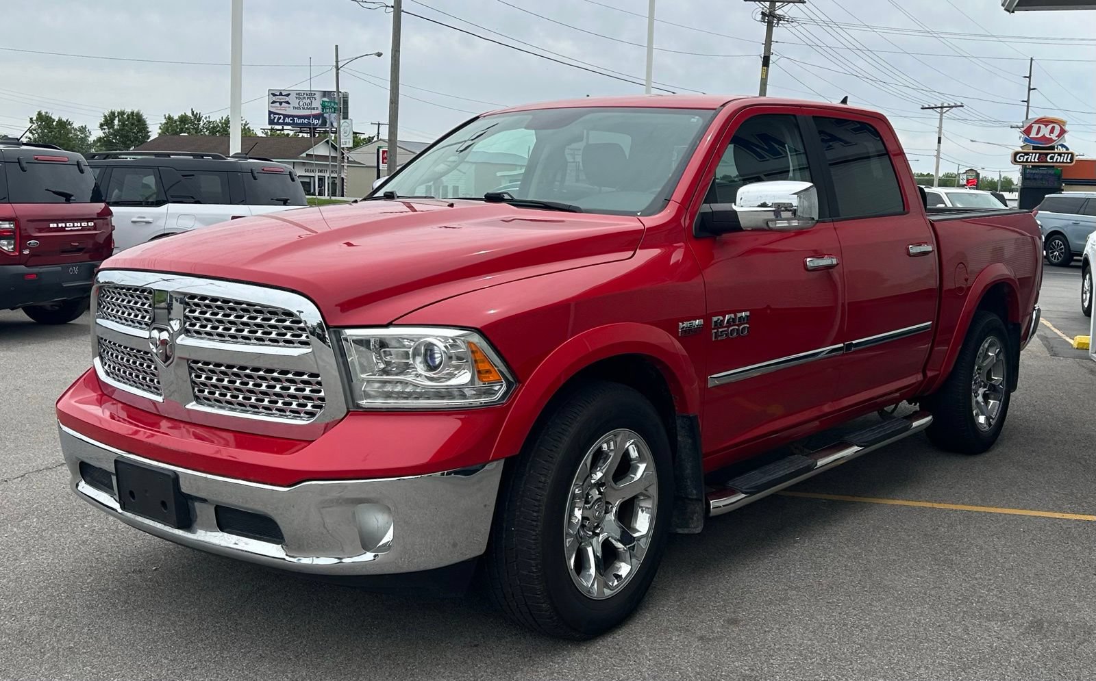 Used 2017 RAM 1500 Laramie AWD/4WD image 3